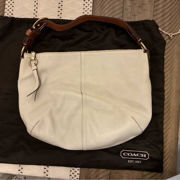 Vintage Coach Cream Pebbled Leather Shoulder Hobo Style Bag A0893-11839 - Picture 2 of 8